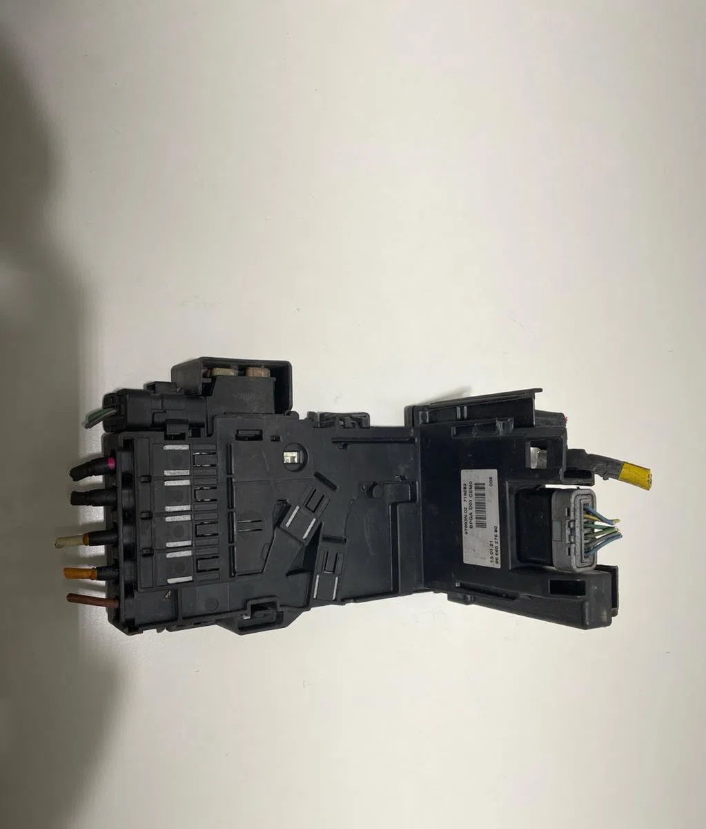 Platine fusible av Peugeot 3008 Monospace (0U_) 2.0 hdi 150 - bluehdi 150 (2009-2016) 5 portes occasion