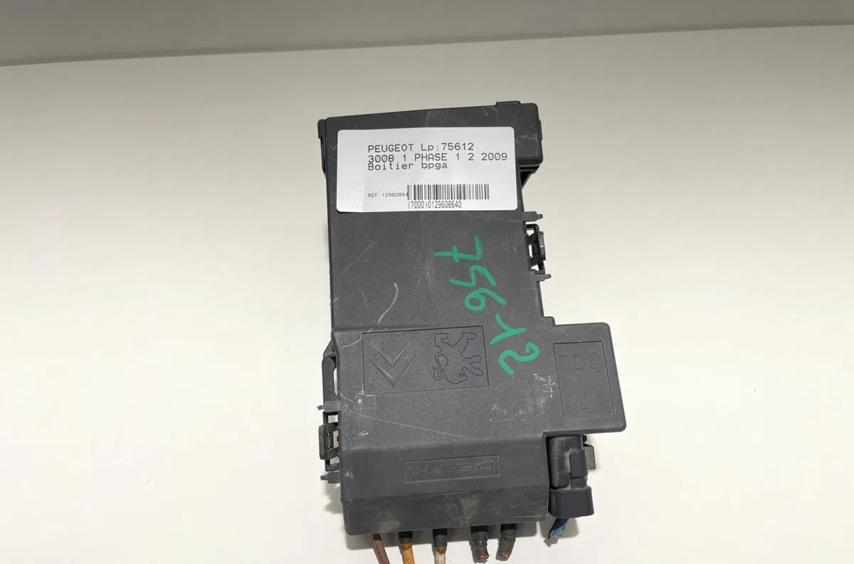 Platine fusible av Peugeot 3008 Monospace (0U_) 2.0 hdi 150 - bluehdi 150 (2009-2016) 5 portes occasion