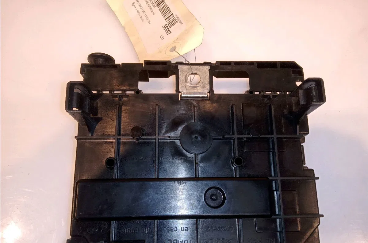 Platine fusible av Peugeot 307 Break (3E) 1.6 hdi 110 (2004-2008) 5 portes occasion