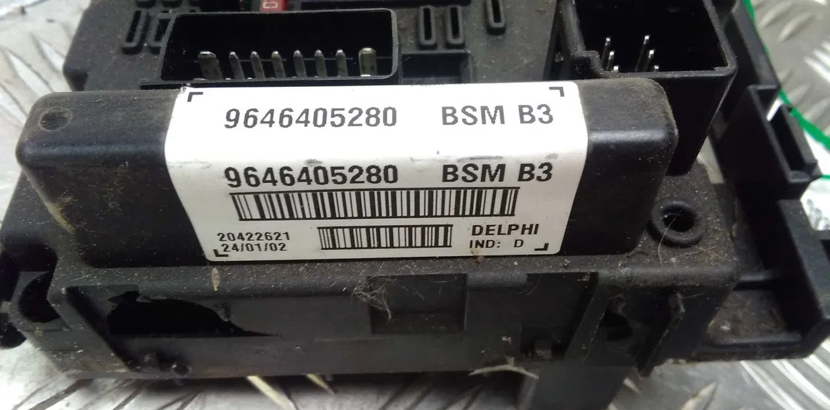 Platine fusible av Peugeot 307 Break (3E) 2.0 hdi 110 (2002-2009) 5 portes occasion
