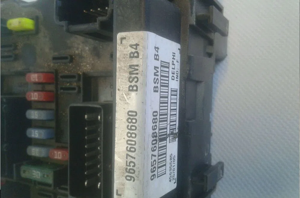 Platine fusible av Peugeot 307 CC (3B) 2.0 16v (2003-2005) 2 portes occasion