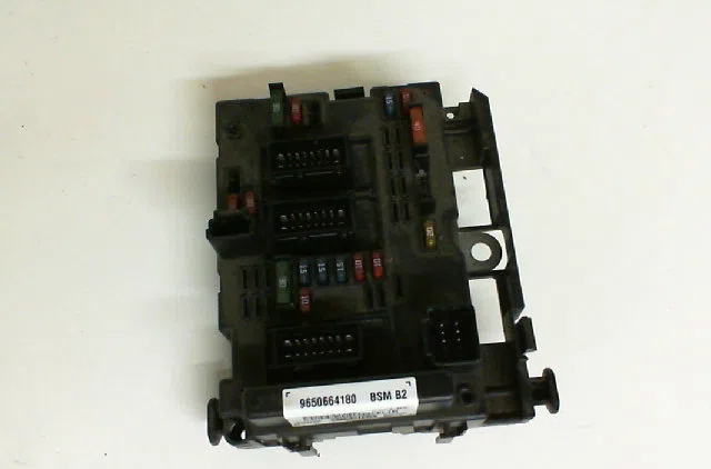 Platine fusible av PEUGEOT 307 Phase 1 04-2001--06-2005 occasion