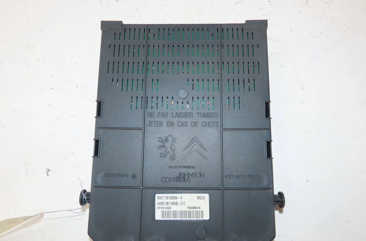 Platine fusible av Peugeot 308 I (4A_, 4C_) 1.6 hdi (2007-2014) 5 portes occasion