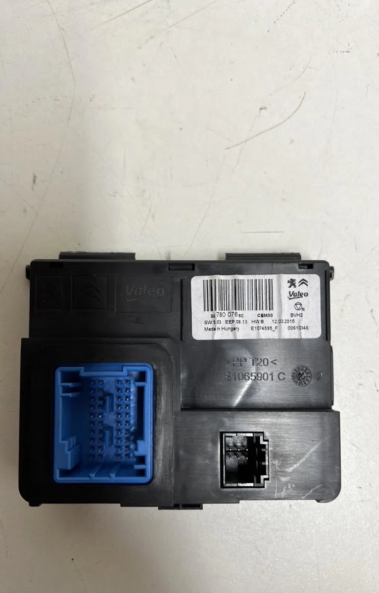 Platine fusible av Peugeot 308 II (LB_, LP_, LW_, LH_, L3_) 1.6 bluehdi 120 (2013-2021) occasion