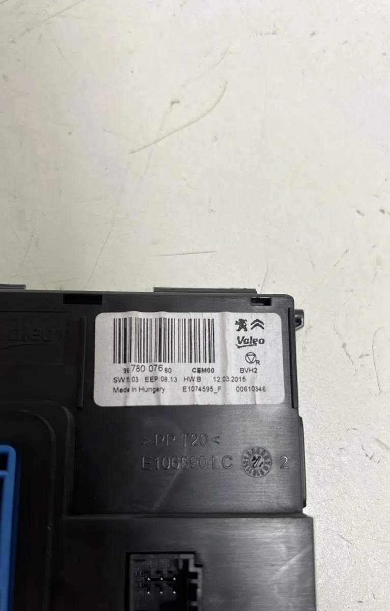 Platine fusible av Peugeot 308 II (LB_, LP_, LW_, LH_, L3_) 1.6 bluehdi 120 (2013-2021) occasion