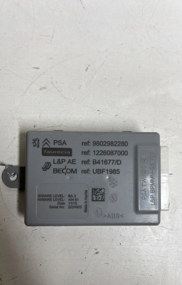 Platine fusible av Peugeot 308 II (LB_, LP_, LW_, LH_, L3_) 1.6 gti (l35gnh) (2015-2021) occasion