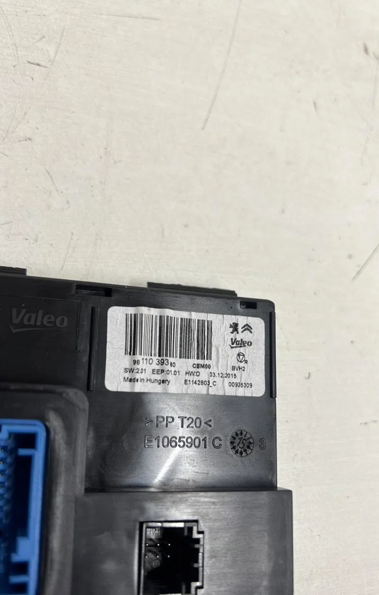 Platine fusible av Peugeot 308 II (LB_, LP_, LW_, LH_, L3_) 1.6 gti (l35gnh) (2015-2021) occasion