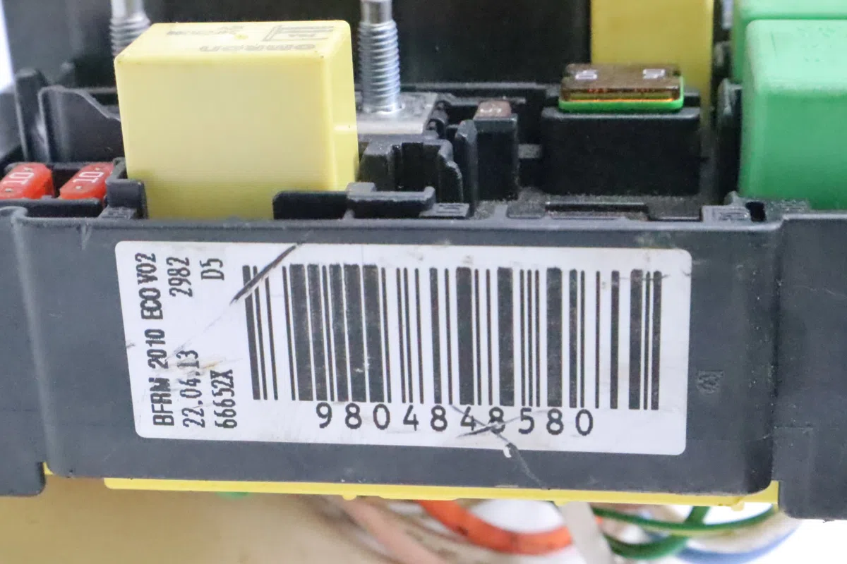 Platine fusible av Peugeot 308 II (LB_, LP_, LW_, LH_, L3_) 1.6 hdi (2013-2021) occasion