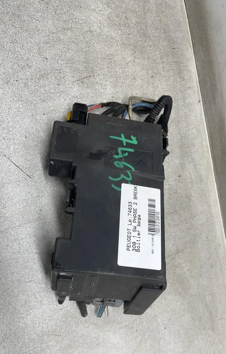 Platine fusible av Peugeot 308 SW I (4E_, 4H_) 1.6 hdi (2009-2014) occasion