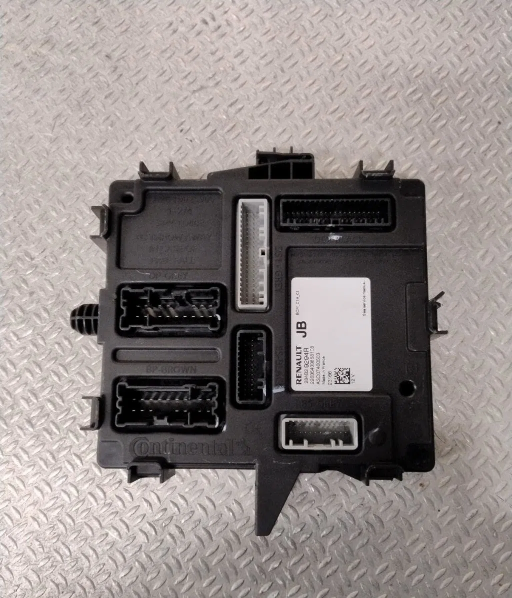 Platine fusible av Renault CAPTUR II (HF_) E-tech 145 (hfmu) (2022) 5 portes occasion