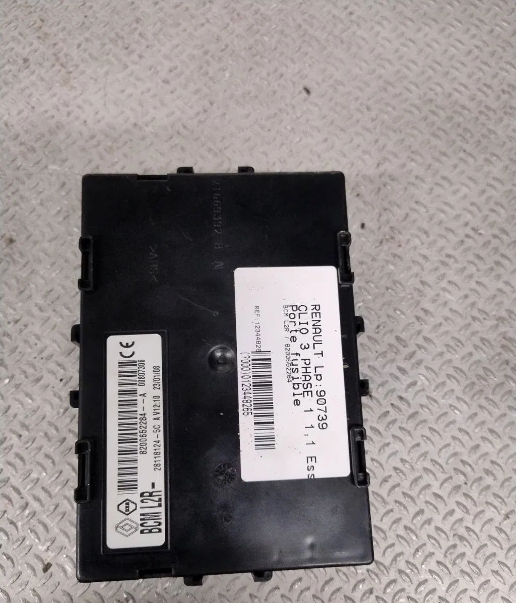 Platine fusible av RENAULT CLIO 3  CLIO 3 PHASE 1 occasion