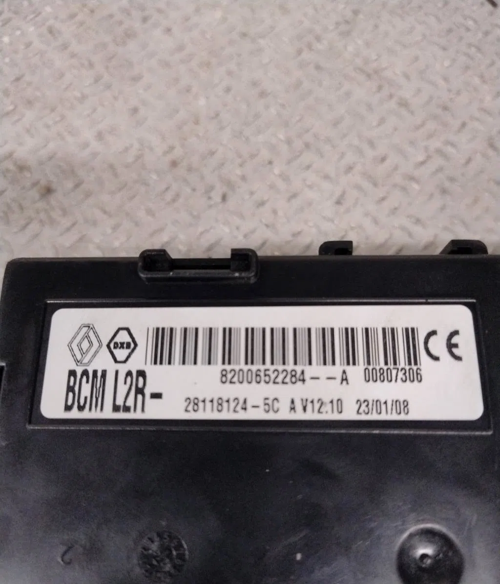Platine fusible av RENAULT CLIO 3  CLIO 3 PHASE 1 occasion