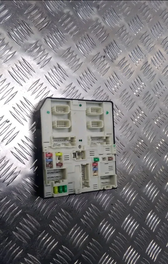 Platine fusible av Renault GRAND SCÉNIC III (JZ0-1_) 1.6 dci (jz00, jz12) (2011) 5 portes occasion