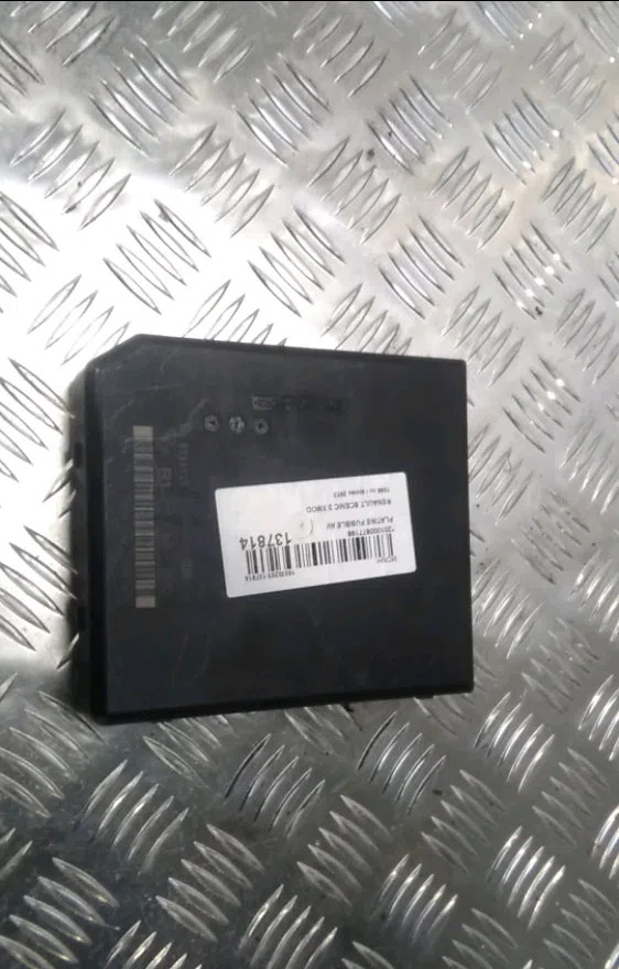 Platine fusible av Renault GRAND SCÉNIC III (JZ0-1_) 1.6 dci (jz00, jz12) (2011) 5 portes occasion