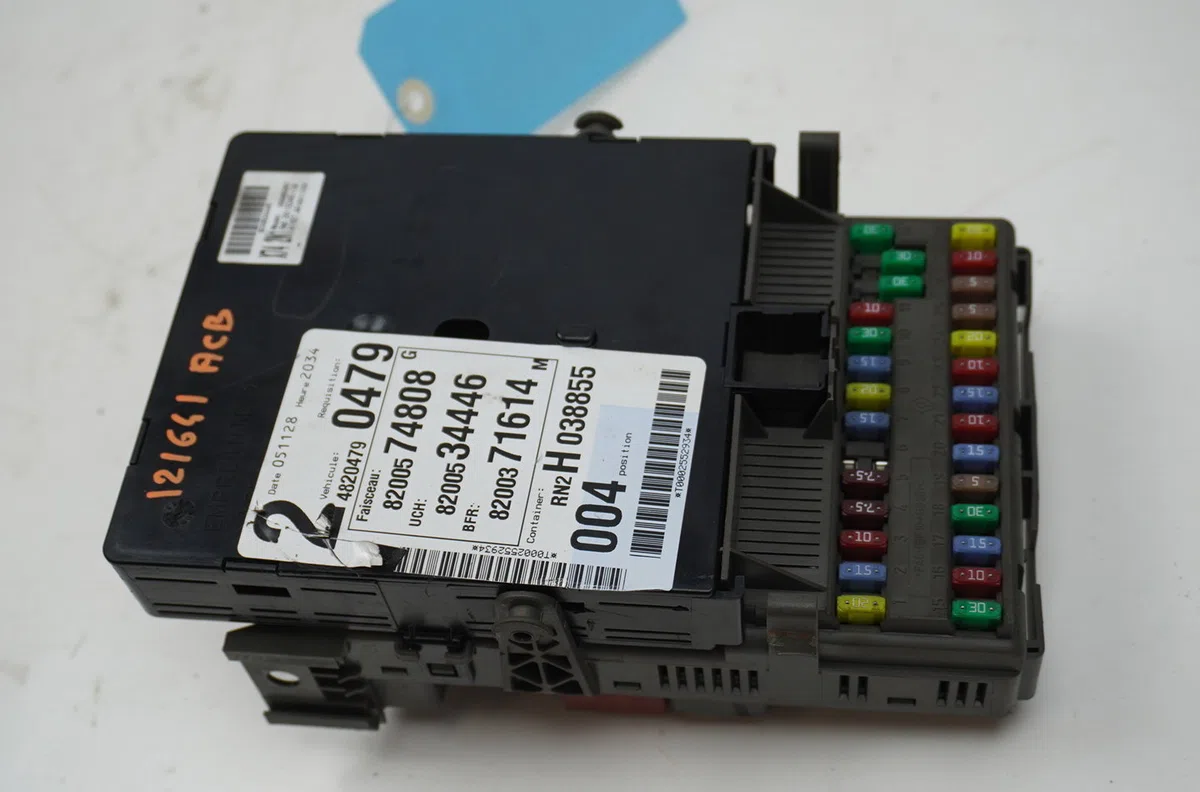 Platine fusible av Renault LAGUNA II Grandtour (KG0-1_) 2.2 dci (kg0f) (2001-2006) occasion
