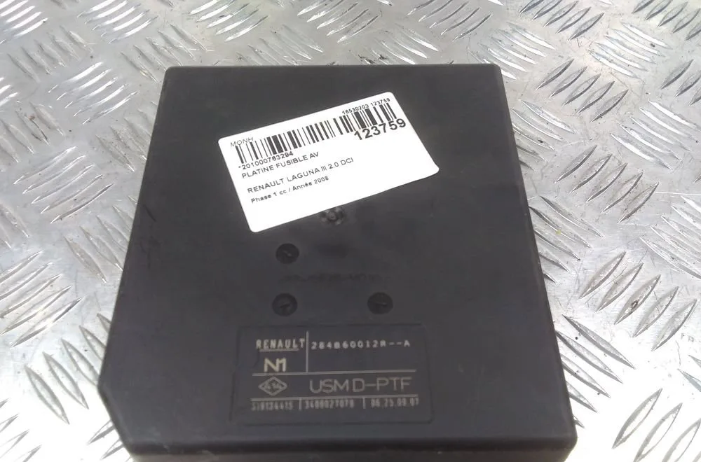 Platine fusible av RENAULT LAGUNA III 2008 occasion