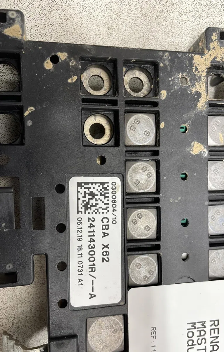 Platine fusible av Renault MASTER III Camionnette (FV) 2.3 dci 135 fwd (fv0n, fv08) (2014) occasion