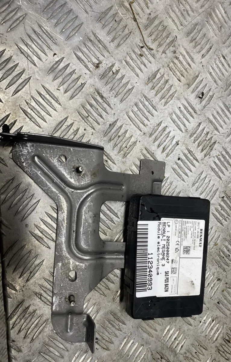 Platine fusible av RENAULT MEGANE 3 PHASE 3 occasion