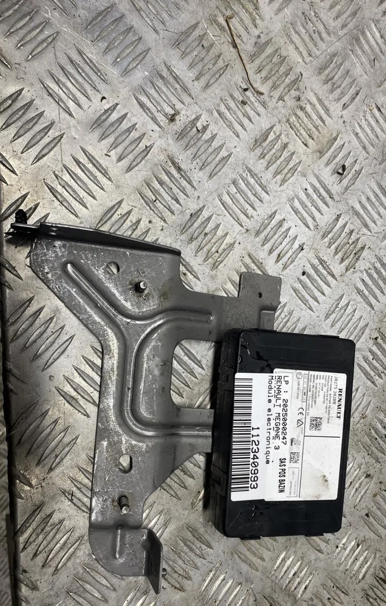 Platine fusible av RENAULT MEGANE 3 PHASE 3 occasion