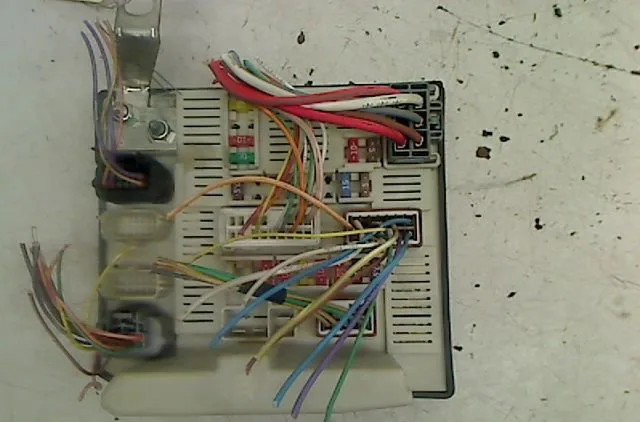 Platine fusible av Renault MEGANE II (BM0-1_, CM0-1_) 1.5 dci (bm1e, cm1e) (2005-2008) occasion