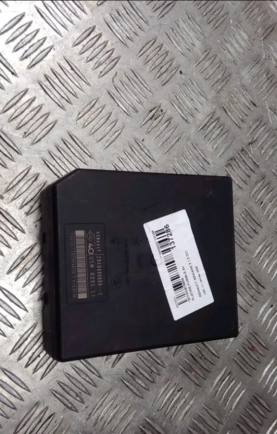 Platine fusible av Renault MEGANE III 3-5 portes (BZ0-1_, B3_) 1.5 dci (2009) 5 portes occasion