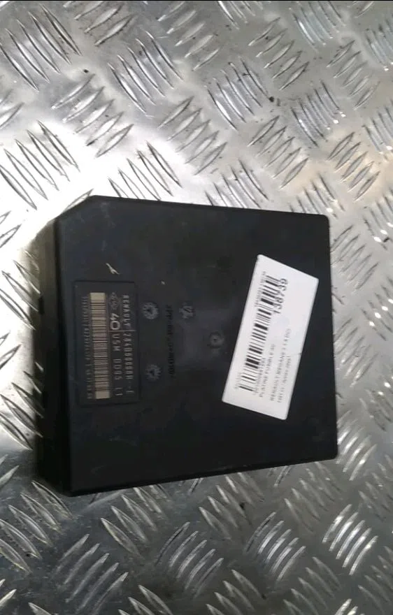 Platine fusible av Renault MEGANE III 3-5 portes (BZ0-1_, B3_) 1.5 dci (2009) occasion
