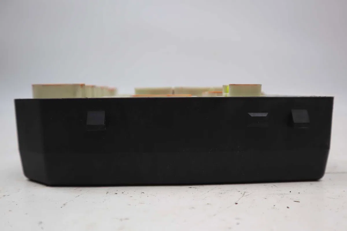 Platine fusible av Renault MEGANE III 3-5 portes (BZ0-1_, B3_) 1.5 dci (bz0c) (2008-2015) 5 portes occasion