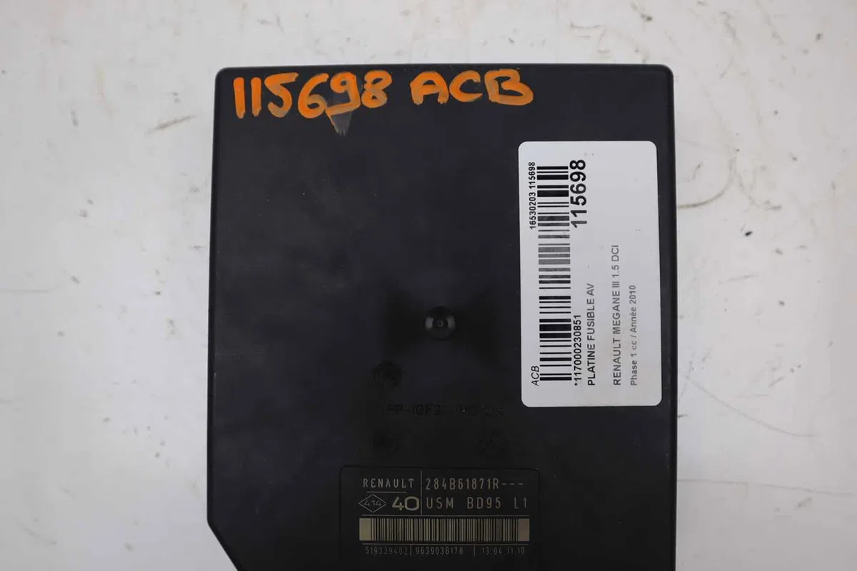 Platine fusible av Renault MEGANE III 3-5 portes (BZ0-1_, B3_) 1.5 dci (bz0c) (2008-2015) 5 portes occasion
