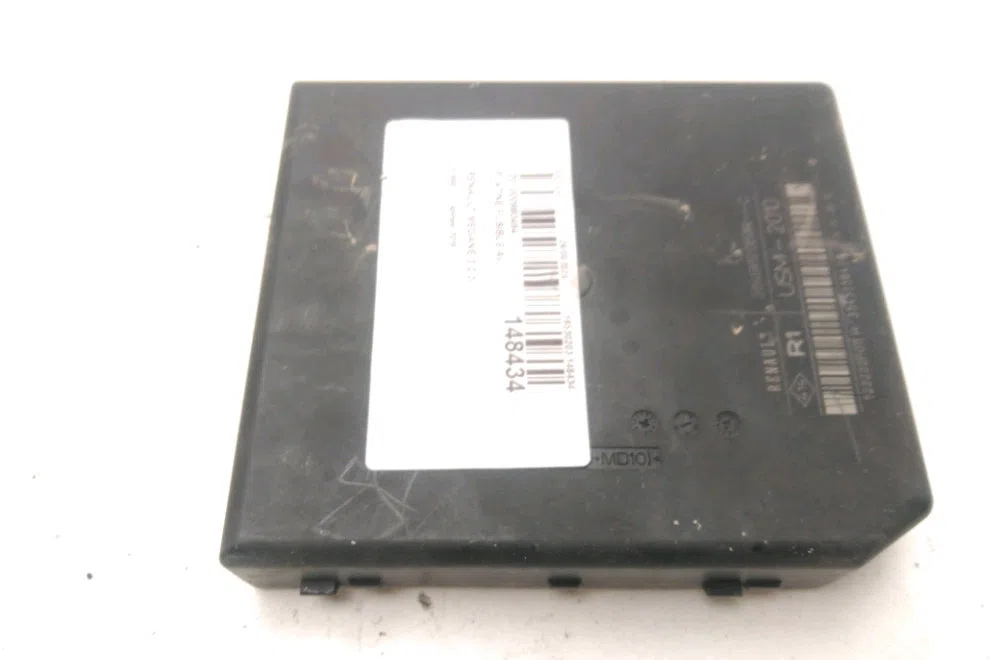 Platine fusible av Renault MEGANE III Coupé (DZ0-1_) 2.0 r.s. (2008) occasion