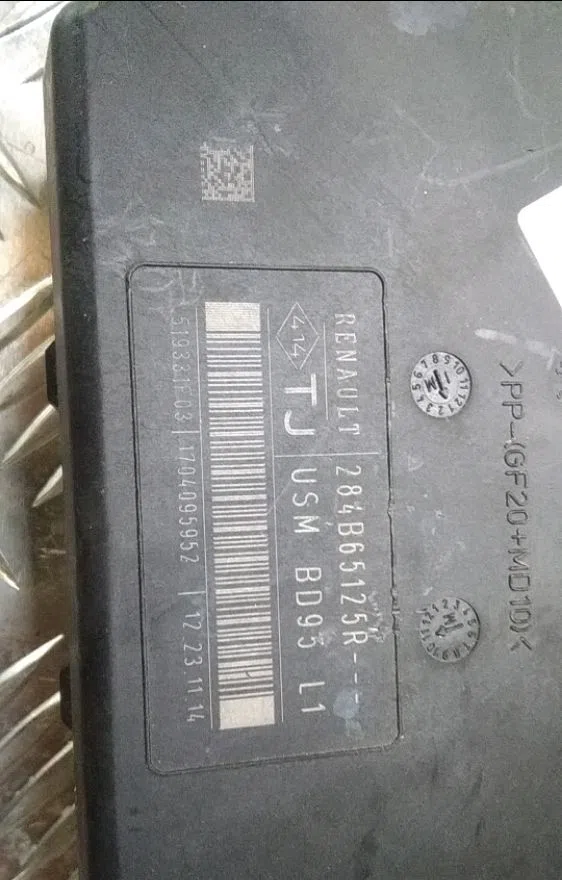 Platine fusible av Renault MEGANE III Grandtour (KZ0-1) 1.5 dci (kz1g, kz1w, kz0r) (2013) occasion
