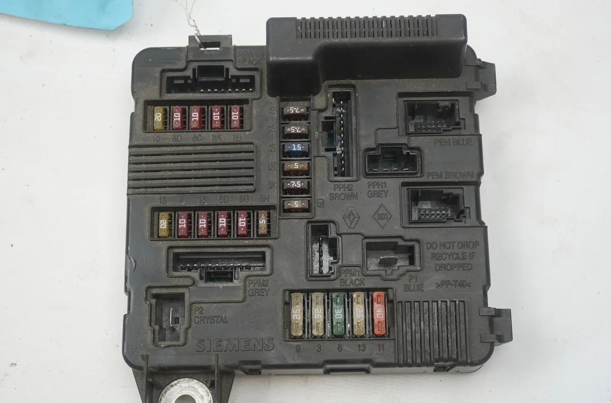 Platine fusible av Renault SCÉNIC II (JM0-1_) 1.6 (jm0c, jm0j, jm1b) (2003-2006) 5 portes occasion