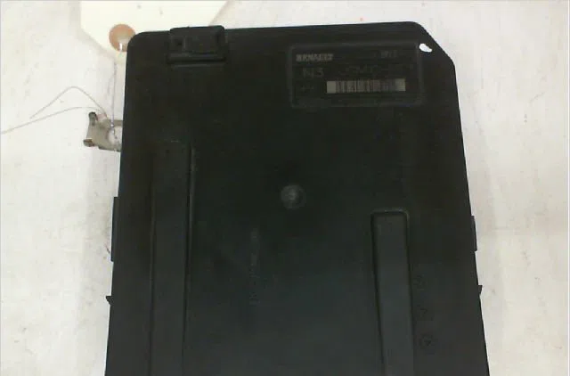 Platine fusible av Renault SCÉNIC II (JM0-1_) 2.0 dci (jm1k) (2005-2008) occasion