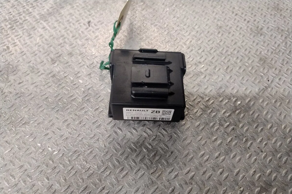 Platine fusible av RENAULT TRAFIC 3  TRAFIC 3 LONG PHASE 1 occasion