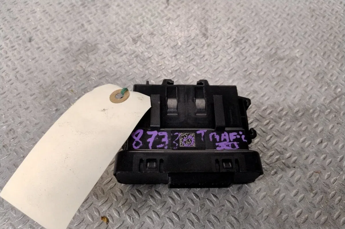 Platine fusible av RENAULT TRAFIC 3  TRAFIC 3 LONG PHASE 1 occasion