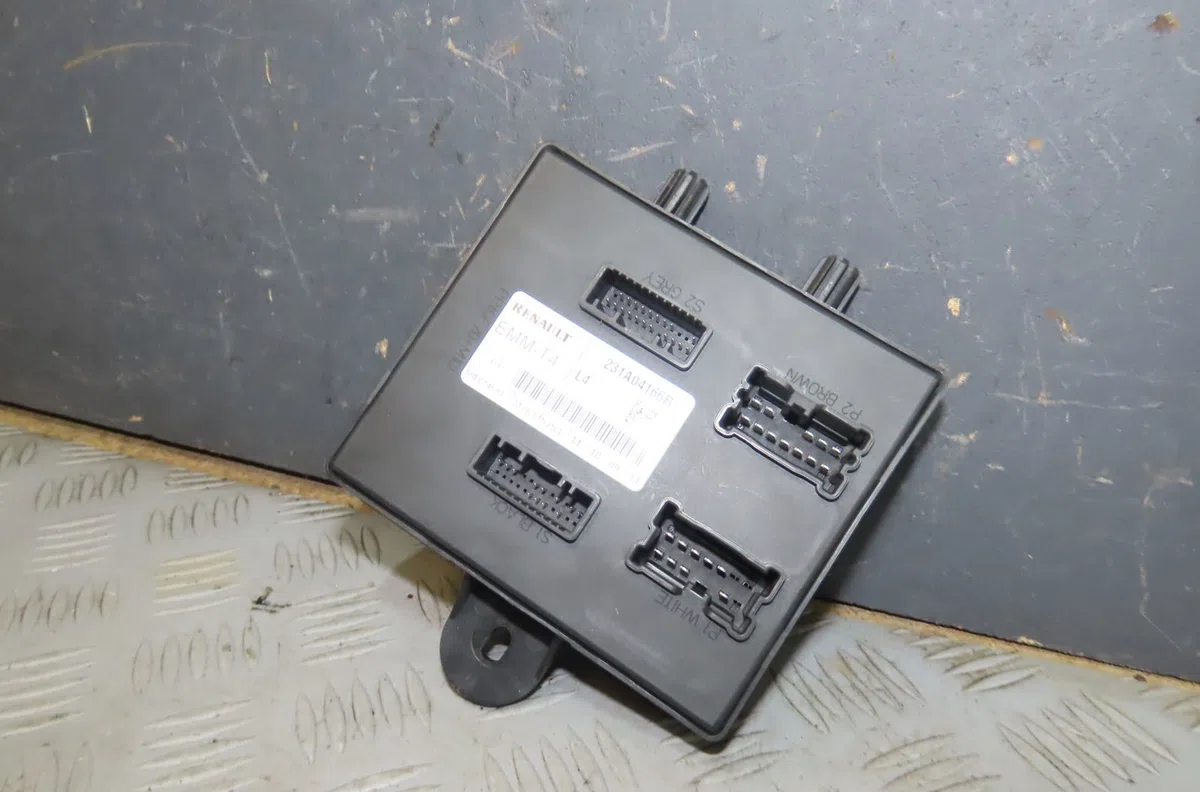 Platine fusible av Renault TWINGO III (BCM_, BCA_) 1.0 sce 70 (2014) 5 portes occasion