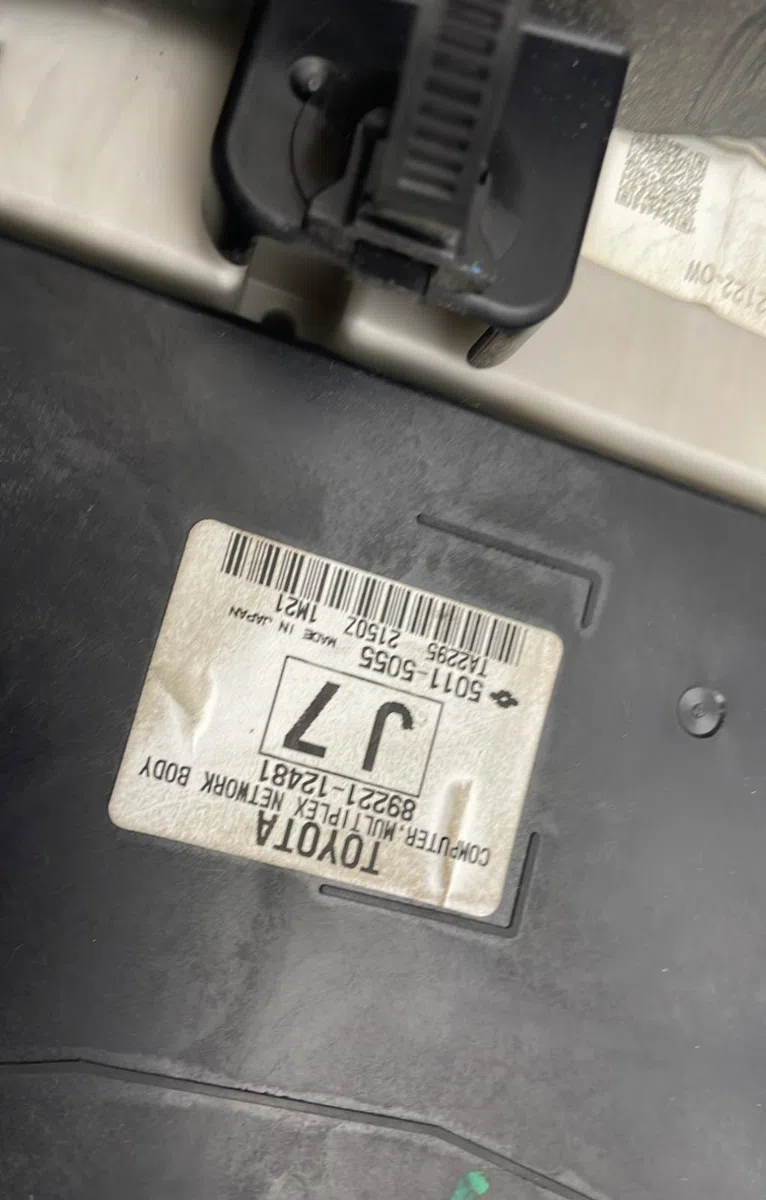Platine fusible av Toyota AURIS (_E15_) 1.8 hybrid (zwe150_) (2010-2012) occasion