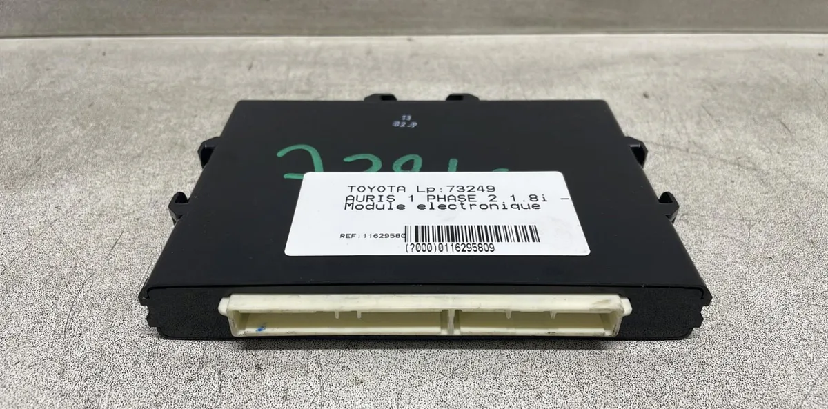 Platine fusible av Toyota AURIS (_E15_) 1.8 hybrid (zwe150_) (2010-2012) occasion