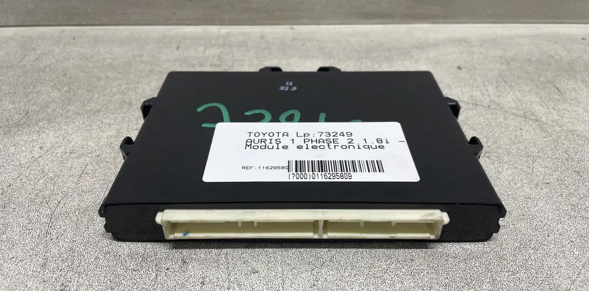 Platine fusible av Toyota AURIS (_E15_) 1.8 hybrid (zwe150_) (2010-2012) occasion