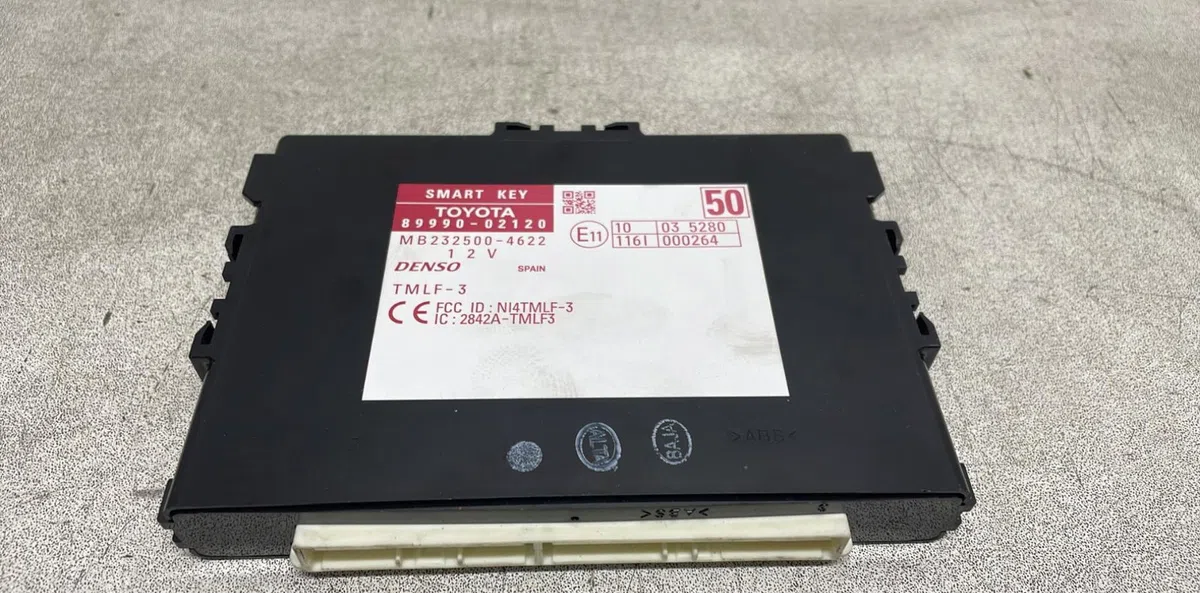 Platine fusible av Toyota AURIS (_E15_) 1.8 hybrid (zwe150_) (2010-2012) occasion