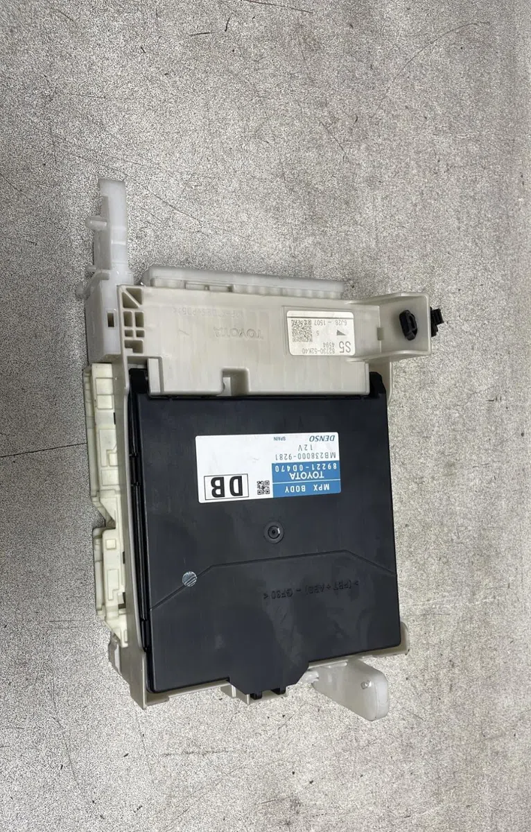 Platine fusible av Toyota YARIS (_P13_) 1.0 (ksp130_) (2010) occasion