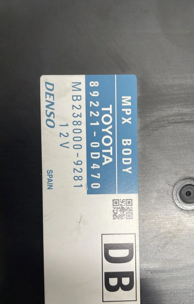 Platine fusible av Toyota YARIS (_P13_) 1.0 (ksp130_) (2010) occasion