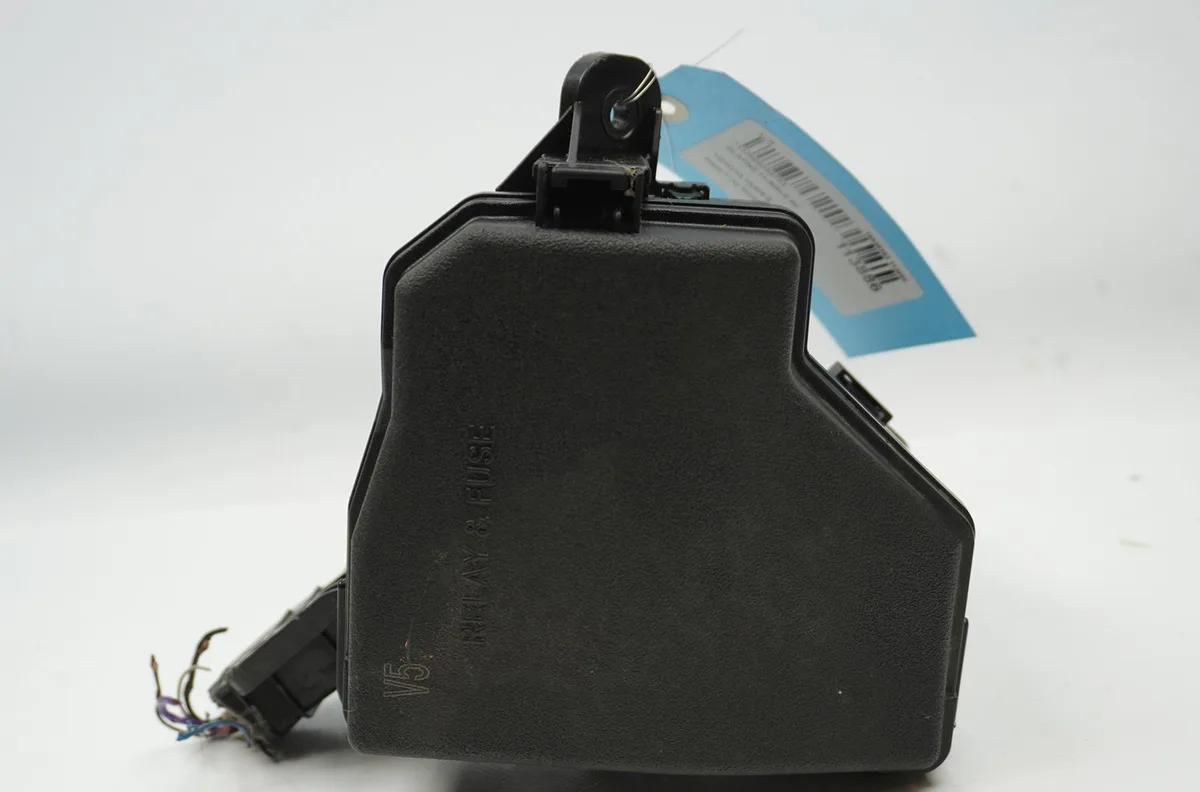 Platine fusible av Toyota YARIS (_P13_) 1.3 (nsp130_) (2011) occasion