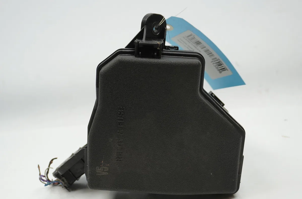 Platine fusible av Toyota YARIS (_P13_) 1.3 (nsp130_) (2011) occasion