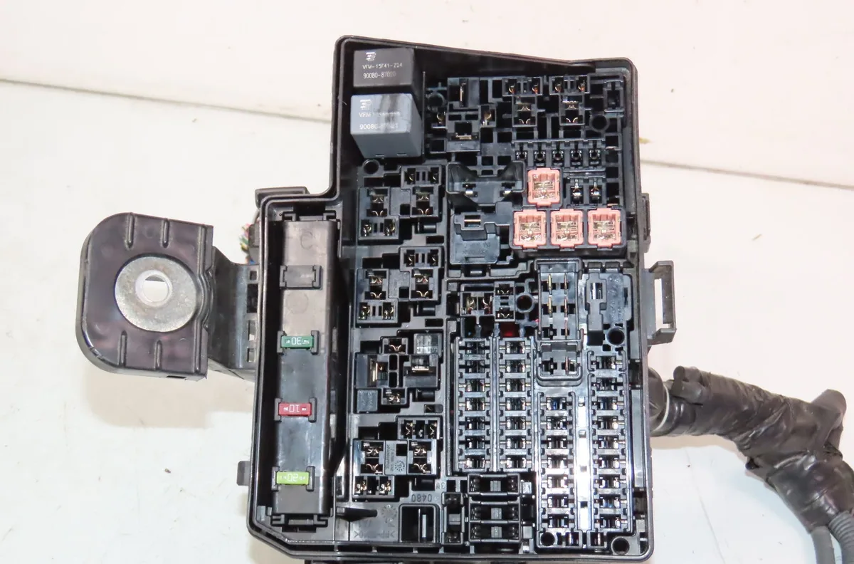 Platine fusible av Toyota YARIS (_P13_) 1.5 hybrid (nhp130_) (2012) occasion
