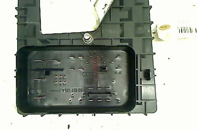 Platine fusible av Volkswagen CADDY III Camionnette-Monospace (2KA, 2KH, 2CA, 2CH) 2.0 sdi (2004-2010) occasion
