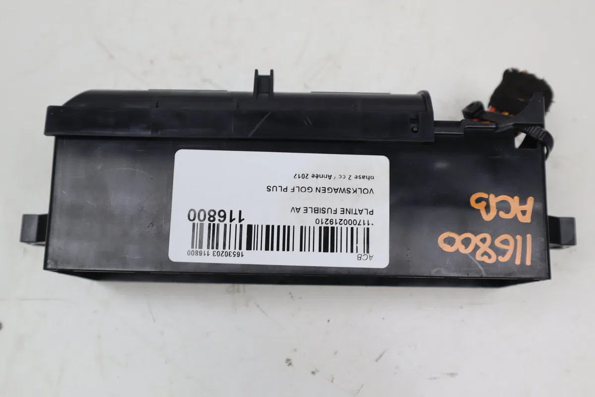Platine fusible av Volkswagen GOLF PLUS V (5M1, 521) 1.6 tdi (2009-2013) 5 portes occasion