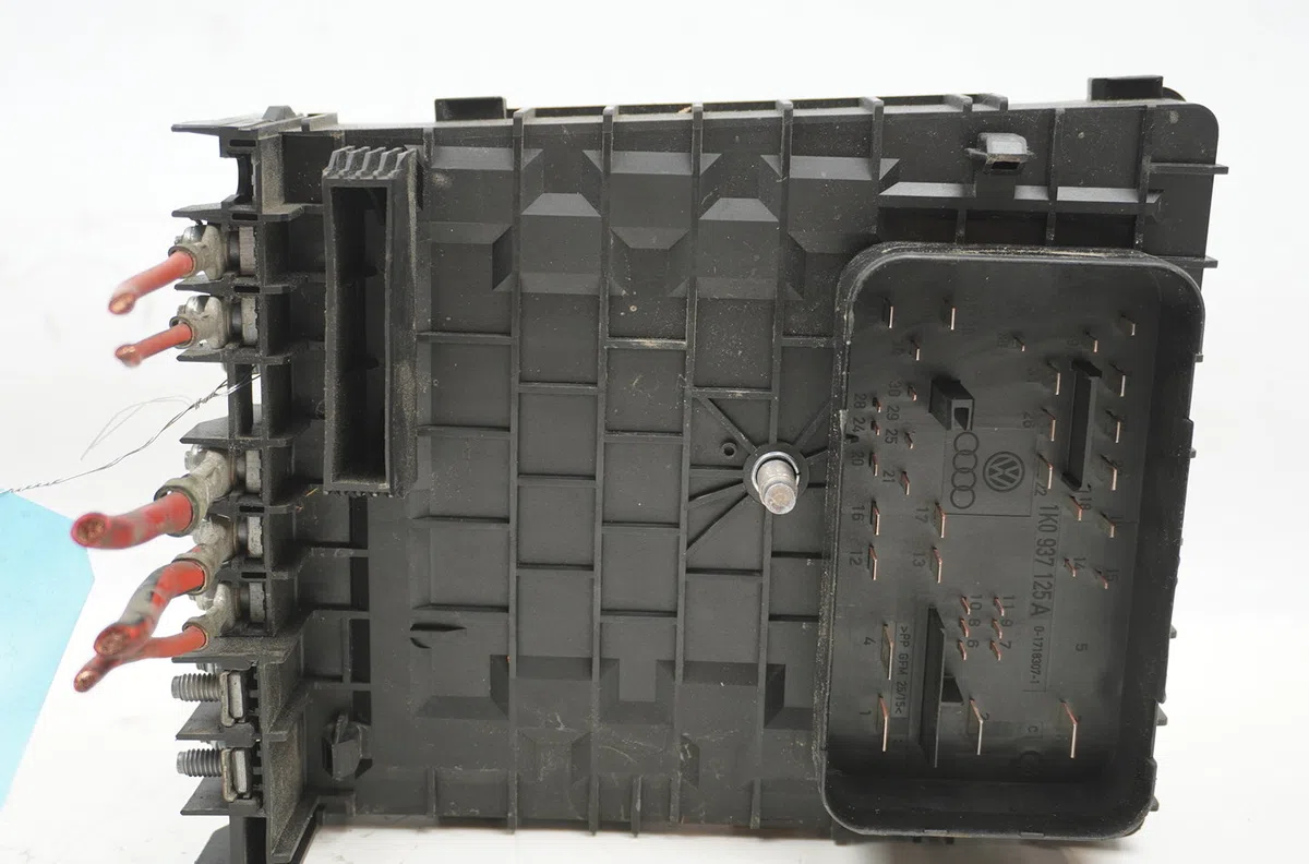Platine fusible av Volkswagen TIGUAN (5N_) 2.0 tdi 4motion (2007-2018) occasion