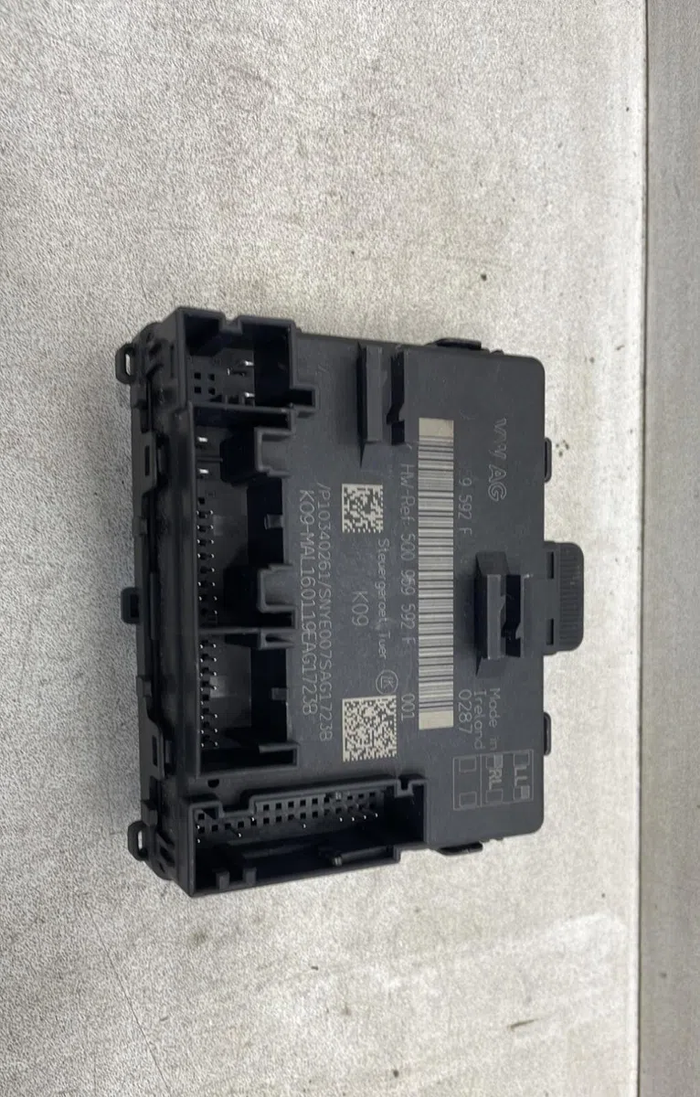Platine fusible av Volkswagen TIGUAN (AD1, AX1) 2.0 tdi (2016) occasion