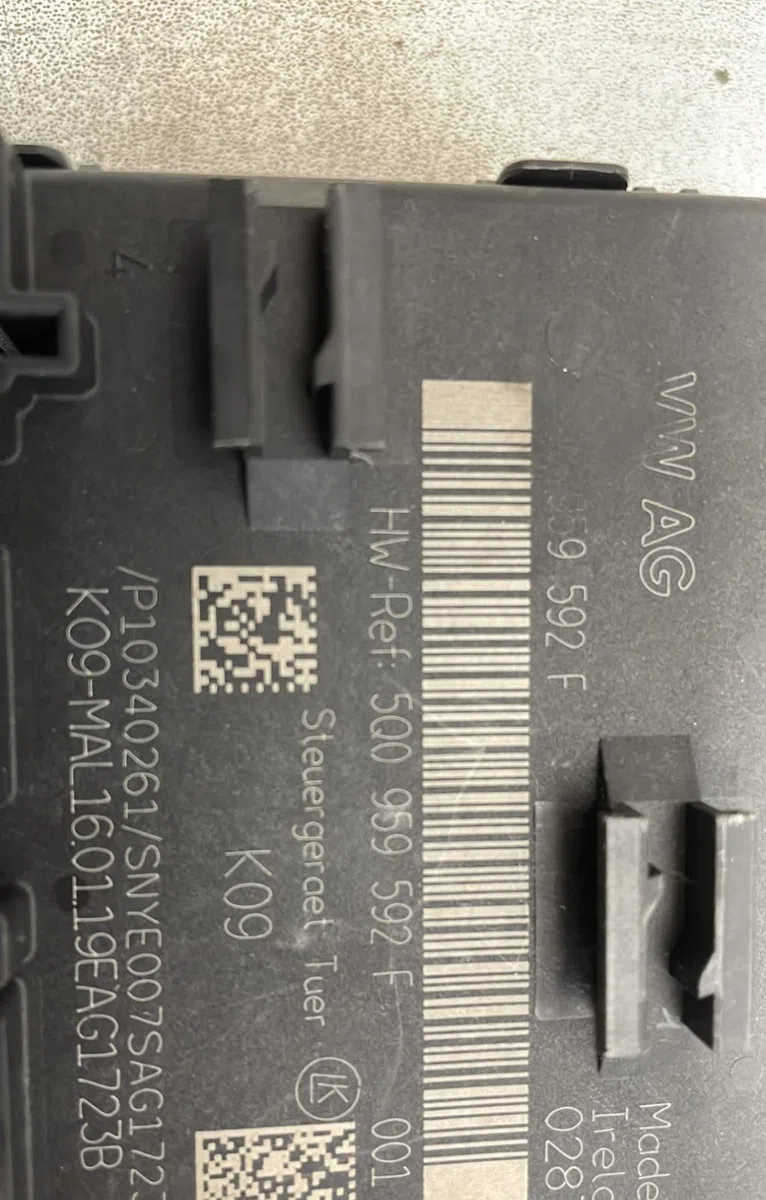Platine fusible av Volkswagen TIGUAN (AD1, AX1) 2.0 tdi (2016) occasion