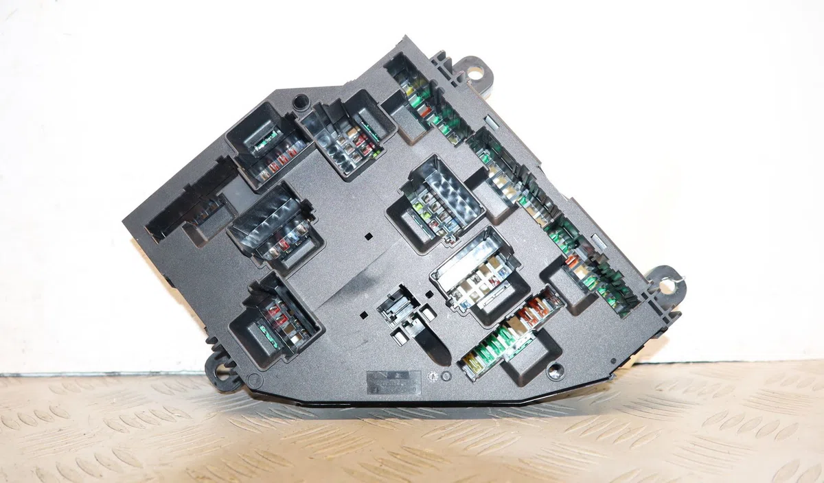 Platine fusible habitacle Bmw 5 (F10) 530 d xdrive (2011-2016) occasion